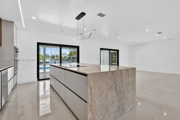 $18,900 | 607 Layne Boulevard, Hallandale Beach, FL 33009