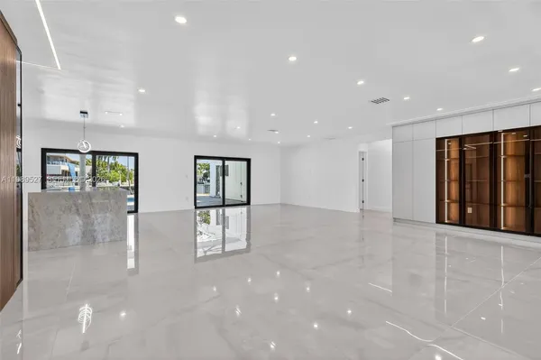 $18,900 | 607 Layne Boulevard, Hallandale Beach, FL 33009