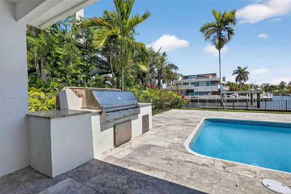 $18,900 | 607 Layne Boulevard, Hallandale Beach, FL 33009
