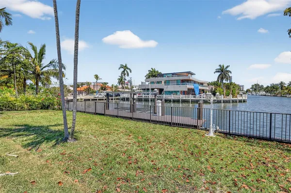 $18,900 | 607 Layne Boulevard, Hallandale Beach, FL 33009