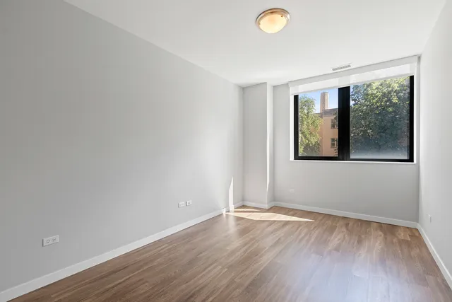 $3,250 | 1900 West Lawrence Avenue, Unit 211, Chicago, IL 60640