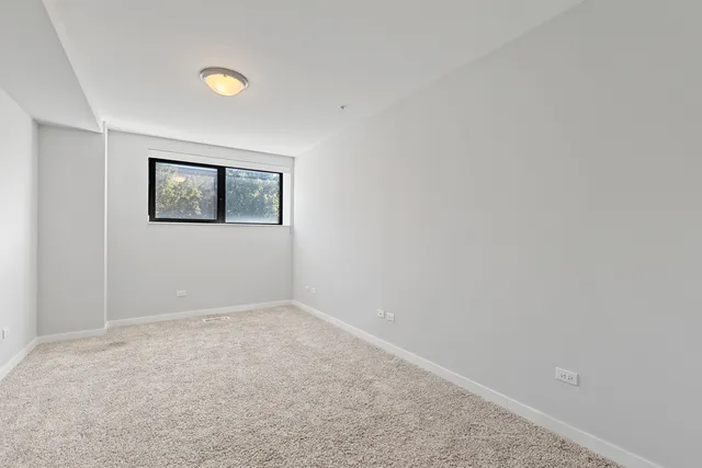 $3,250 | 1900 West Lawrence Avenue, Unit 211, Chicago, IL 60640