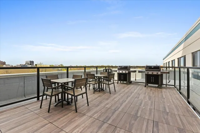 $3,250 | 1900 West Lawrence Avenue, Unit 211, Chicago, IL 60640