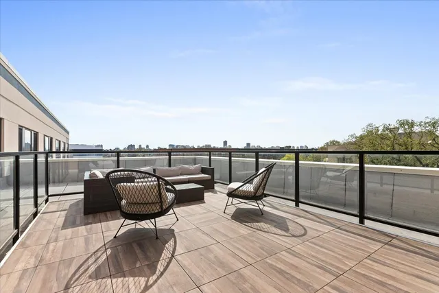 $3,250 | 1900 West Lawrence Avenue, Unit 211, Chicago, IL 60640