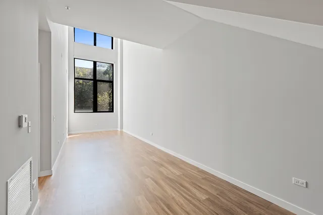 $3,250 | 1900 West Lawrence Avenue, Unit 211, Chicago, IL 60640