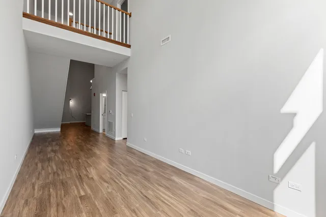 $3,250 | 1900 West Lawrence Avenue, Unit 211, Chicago, IL 60640