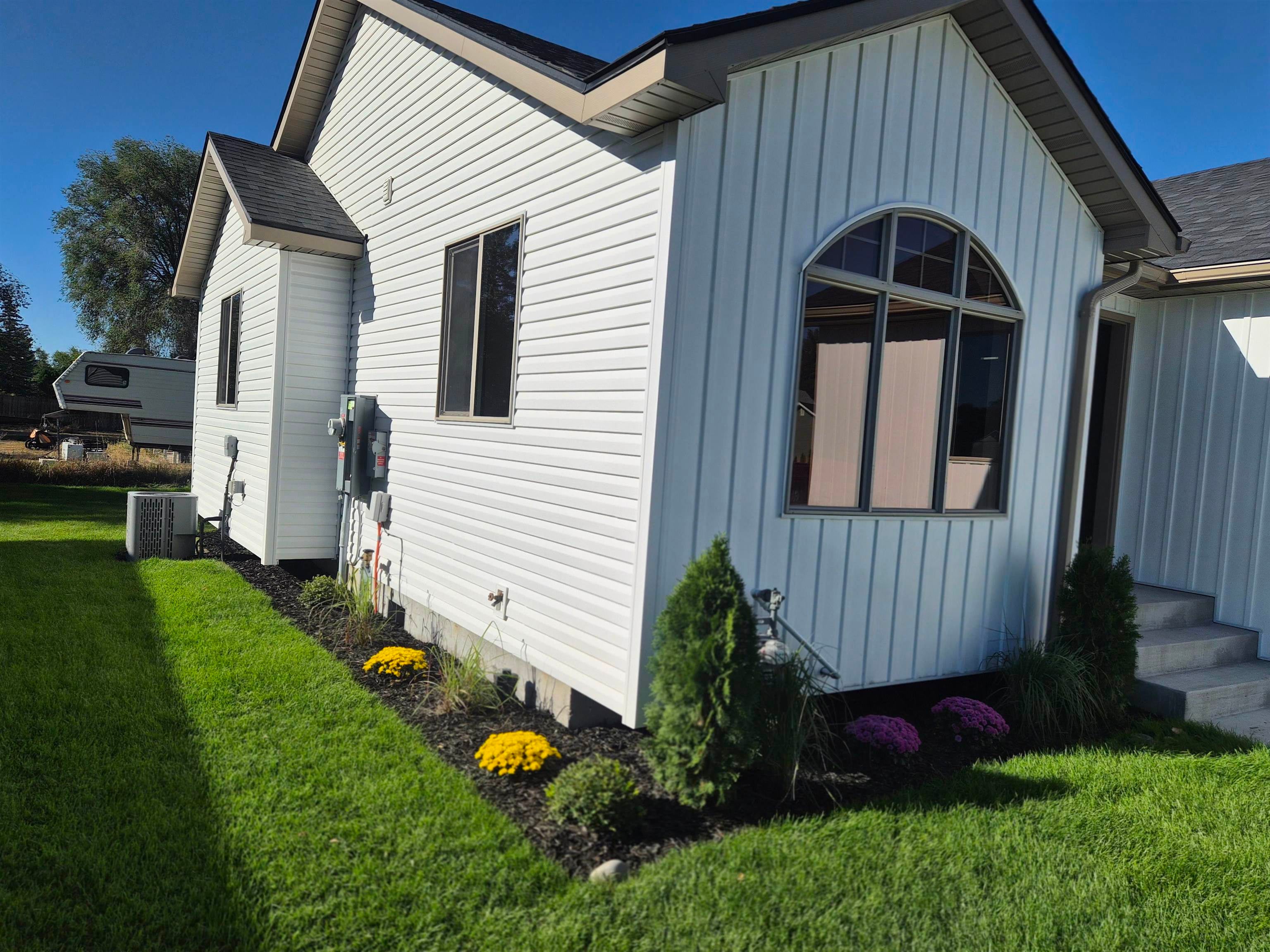 1069 Harris Loop Blackfoot, ID 83221 - Photo 2 of 26 Gallery Image 2