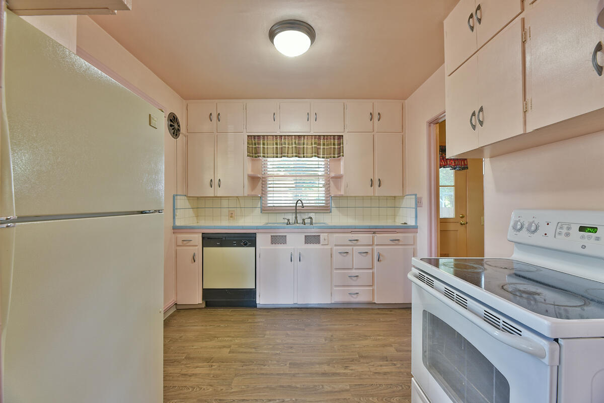 1100 Reddy Avenue Medford, OR 97504 - Photo 6 of 21 7