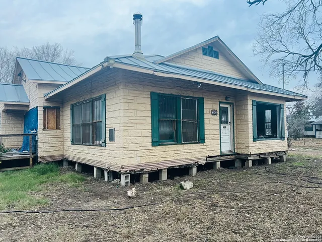 $199,000 | 313 County Road 468, Castroville, TX 78009