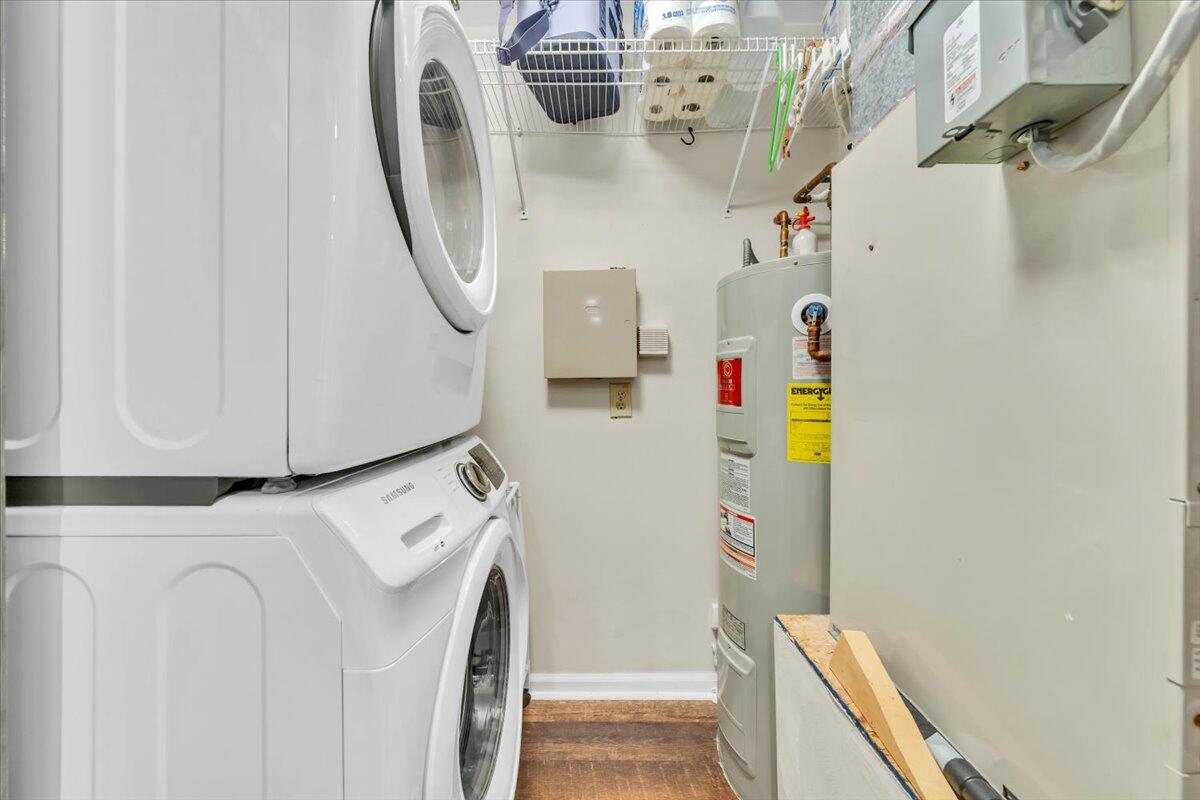 93 Peninsula Point Drive, Unit B5 Moneta, VA 24121 - Photo 15 of 48 a utility room with dryer and washer