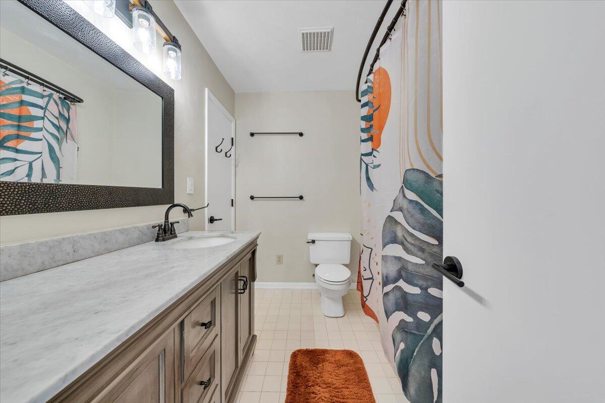 93 Peninsula Point Drive, Unit B5 Moneta, VA 24121 - Photo 28 of 48 a bathroom with a sink and mirror