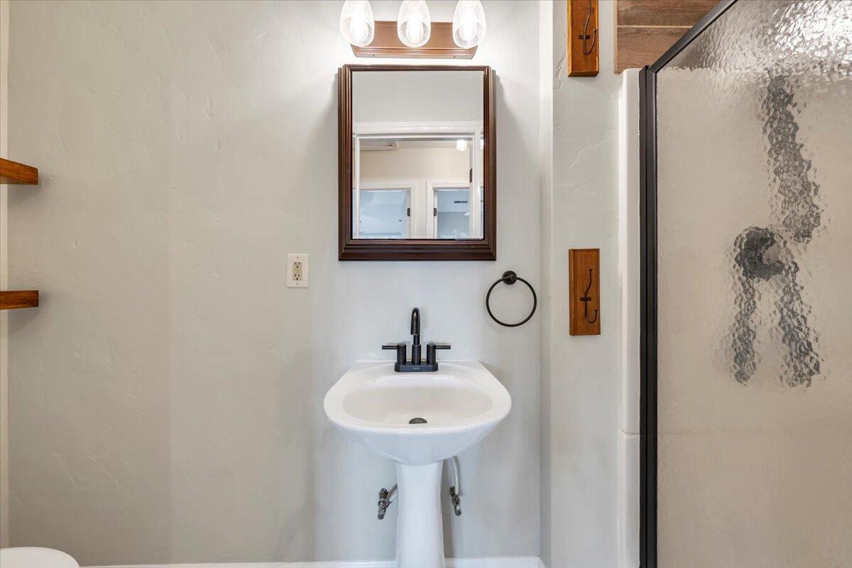 93 Peninsula Point Drive, Unit B5 Moneta, VA 24121 - Photo 30 of 48 a bathroom with a sink and a mirror