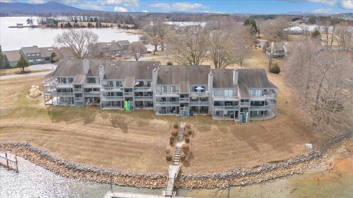 93 Peninsula Point Drive, Unit B5 Moneta, VA 24121 - Photo 40 of 48 a water pool with view of buildings