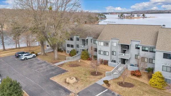 $579,900 | 93 Peninsula Point Drive, Unit B5, Moneta, VA 24121