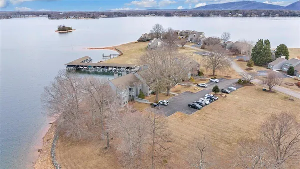 $579,900 | 93 Peninsula Point Drive, Unit B5, Moneta, VA 24121