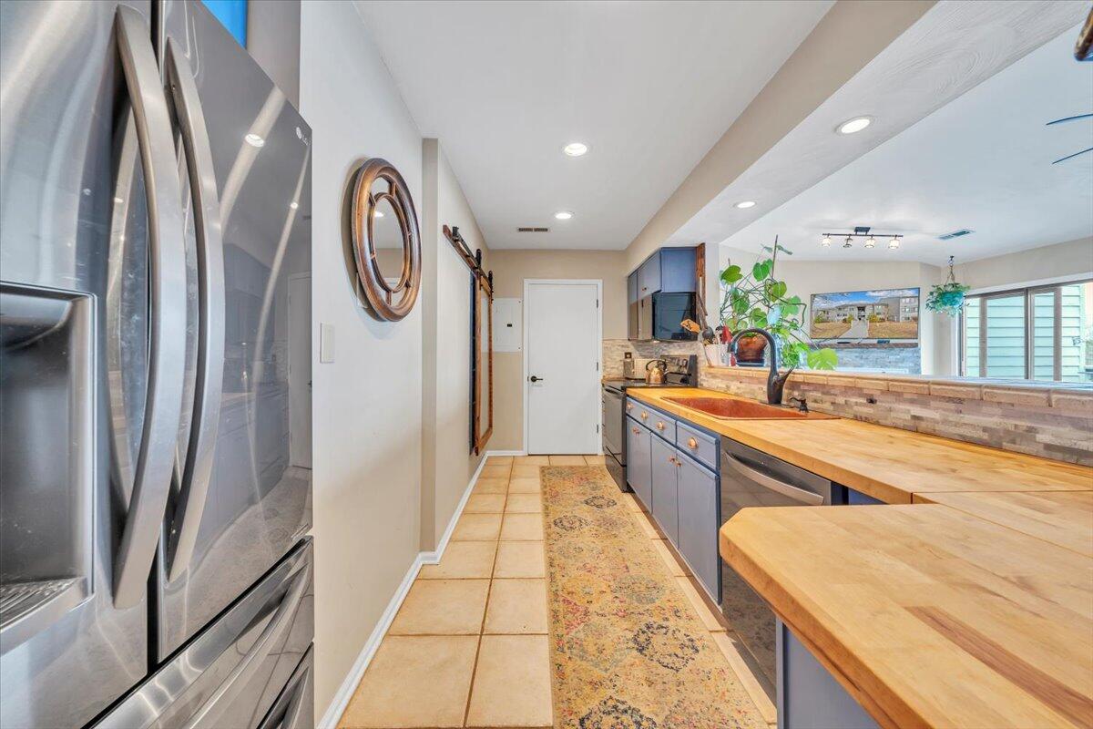 93 Peninsula Point Drive, Unit B5 Moneta, VA 24121 - Photo 7 of 48 a large kitchen with stainless steel appliances granite countertop a large stove top oven a sink and dishwasher
