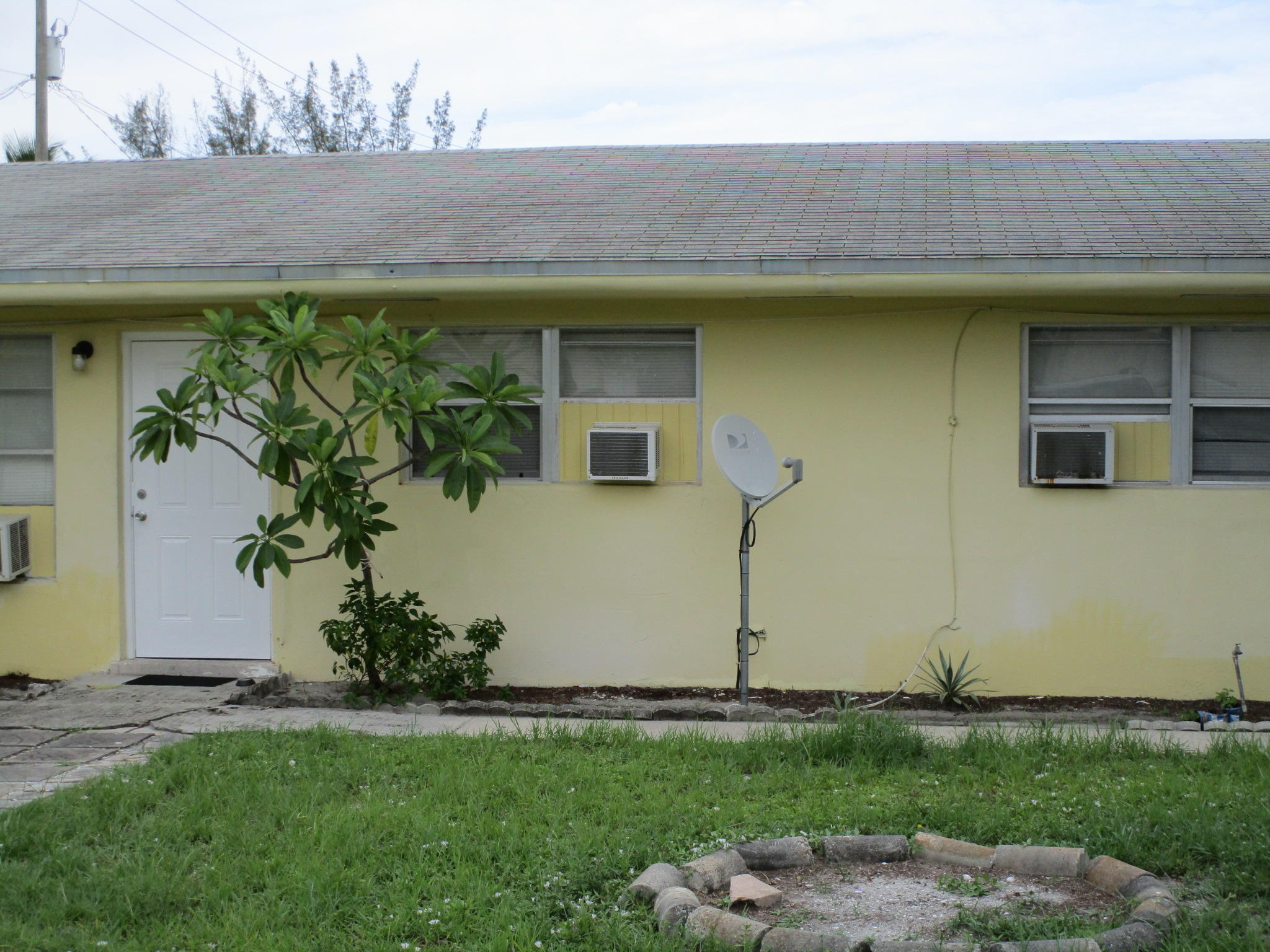 655 Silver Beach Road, Unit 14 Lake Park, FL 33403 - Photo 2 of 15 20190904160536_IMG_1625