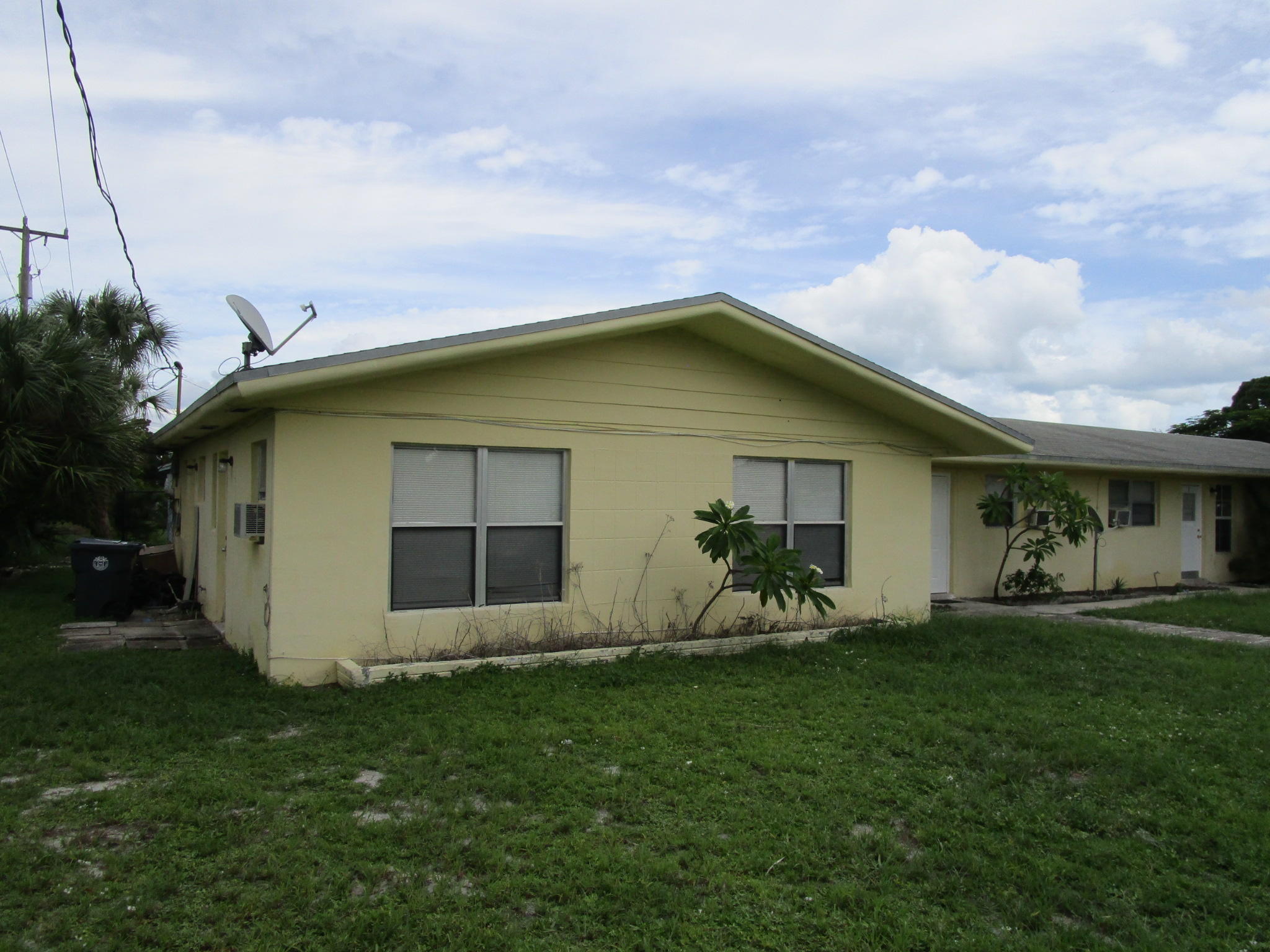 655 Silver Beach Road, Unit 14 Lake Park, FL 33403 - Photo 5 of 15 20190904160616_IMG_1628