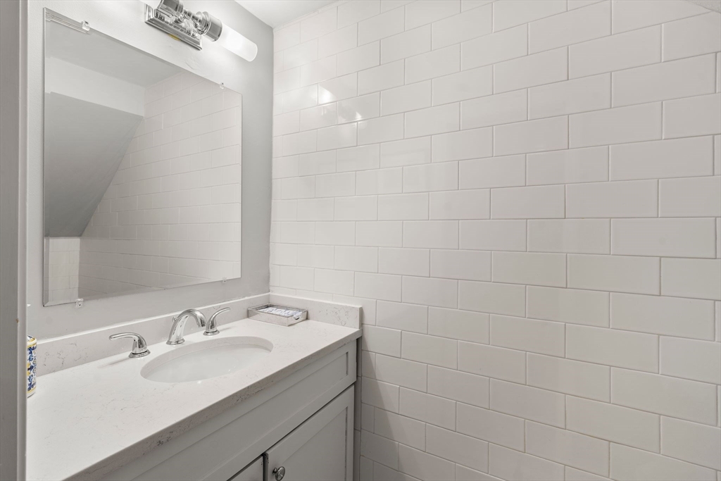 509 East 8th Street, Unit 1 Boston, MA 02127 - Photo 7 of 23