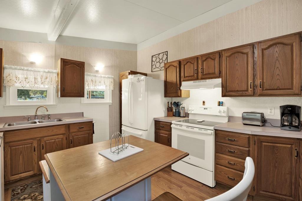 9375 Grizzly Bear Lane Weeki Wachee, FL 34613 - Photo 6 of 18