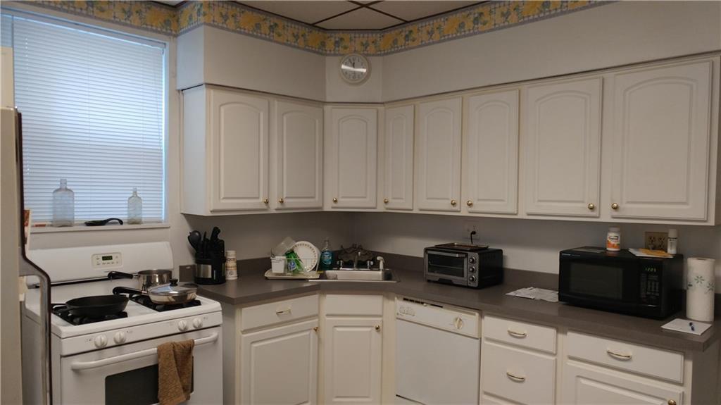 826 Broadway Avenue McKees Rocks, PA 15136 - Photo 9 of 23