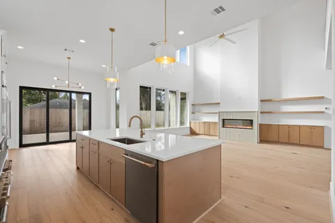 $1,274,999 | 8021 Turquoise Lane, Houston, TX 77055