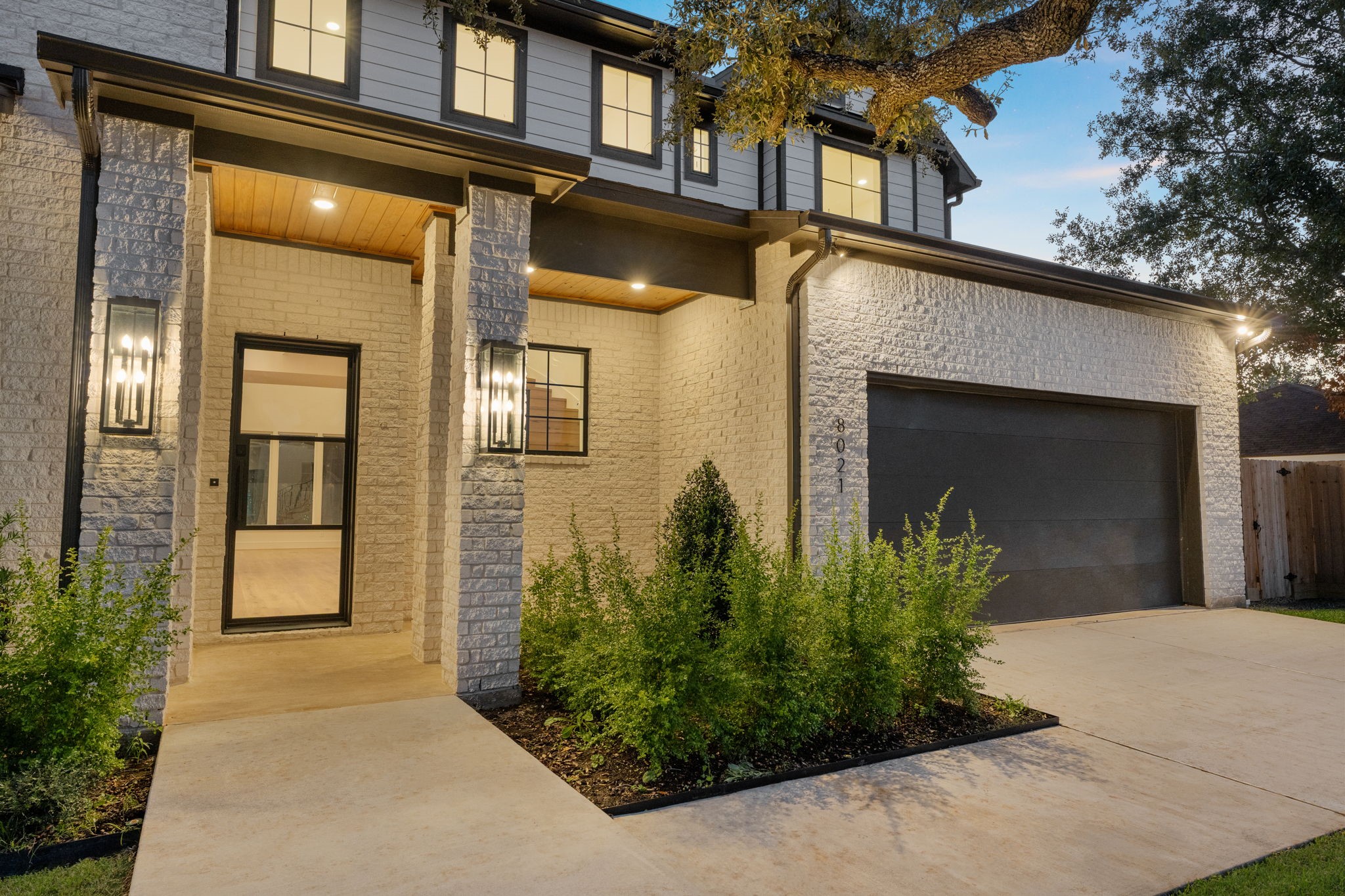8021 Turquoise Lane Houston, TX 77055 - Photo 3 of 50