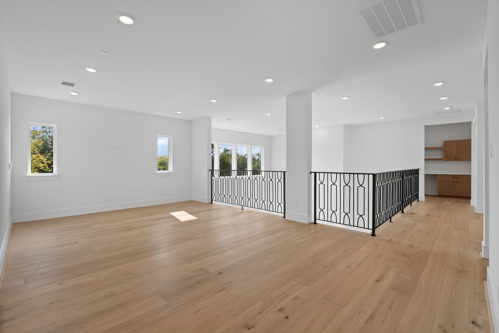 8021 Turquoise Lane Houston, TX 77055 - Photo 37 of 50 Large upstairs space