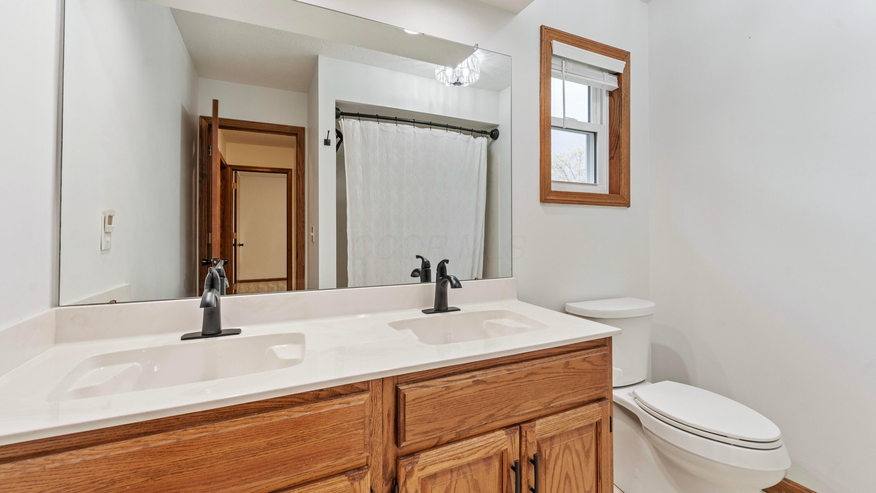 1099 Riva Ridge Boulevard Columbus, OH 43230 - Photo 21 of 55 bathroom2(1)