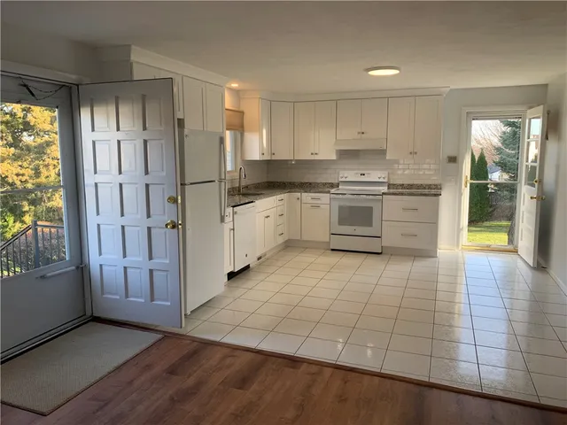 $2,150 | 14 Ferncrest Drive, Johnston, RI 02919