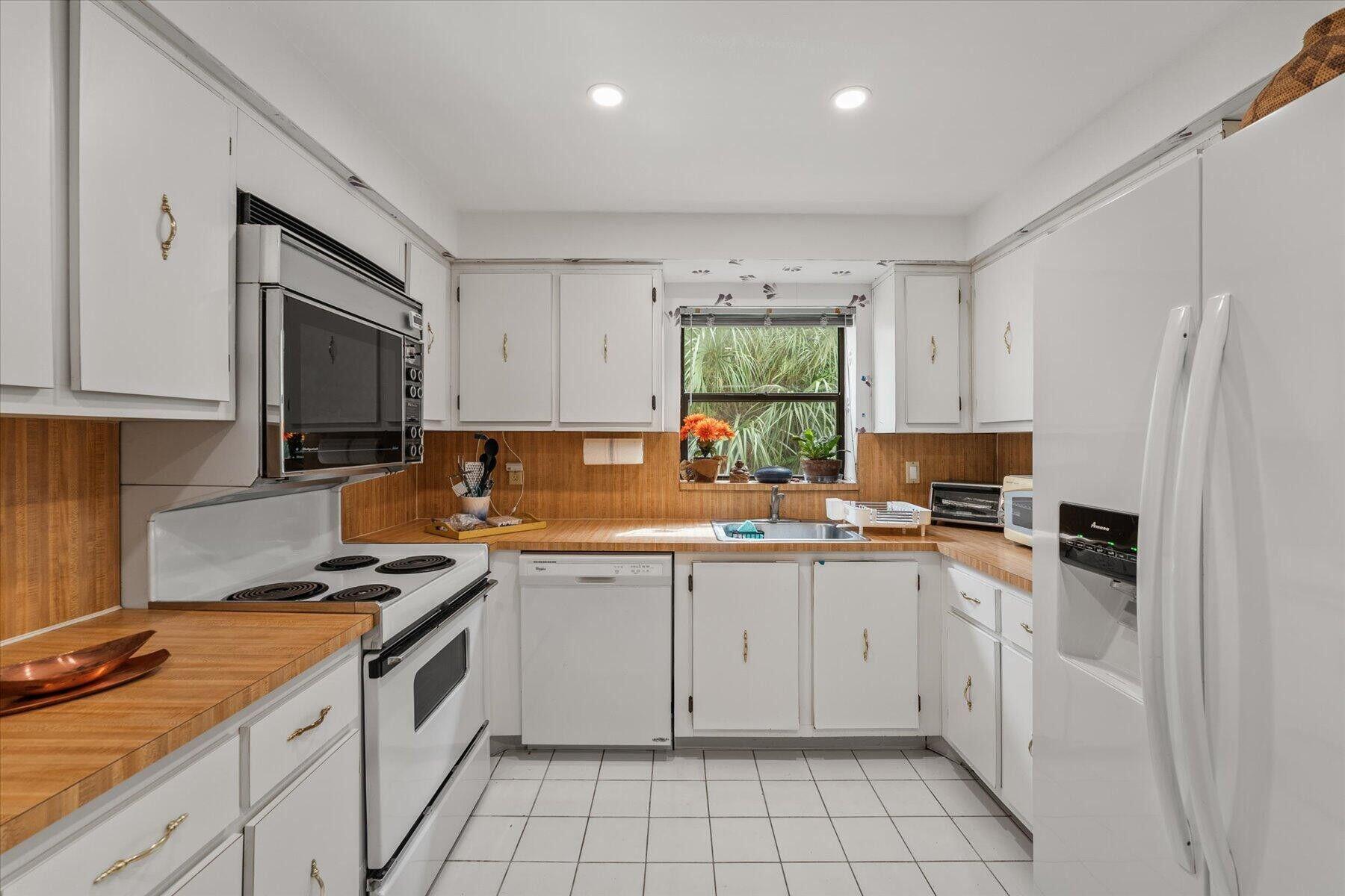 16251 Golf Club Road, Unit 312 Weston, FL 33326 - Photo 12 of 25 20231005014857601764000000-o