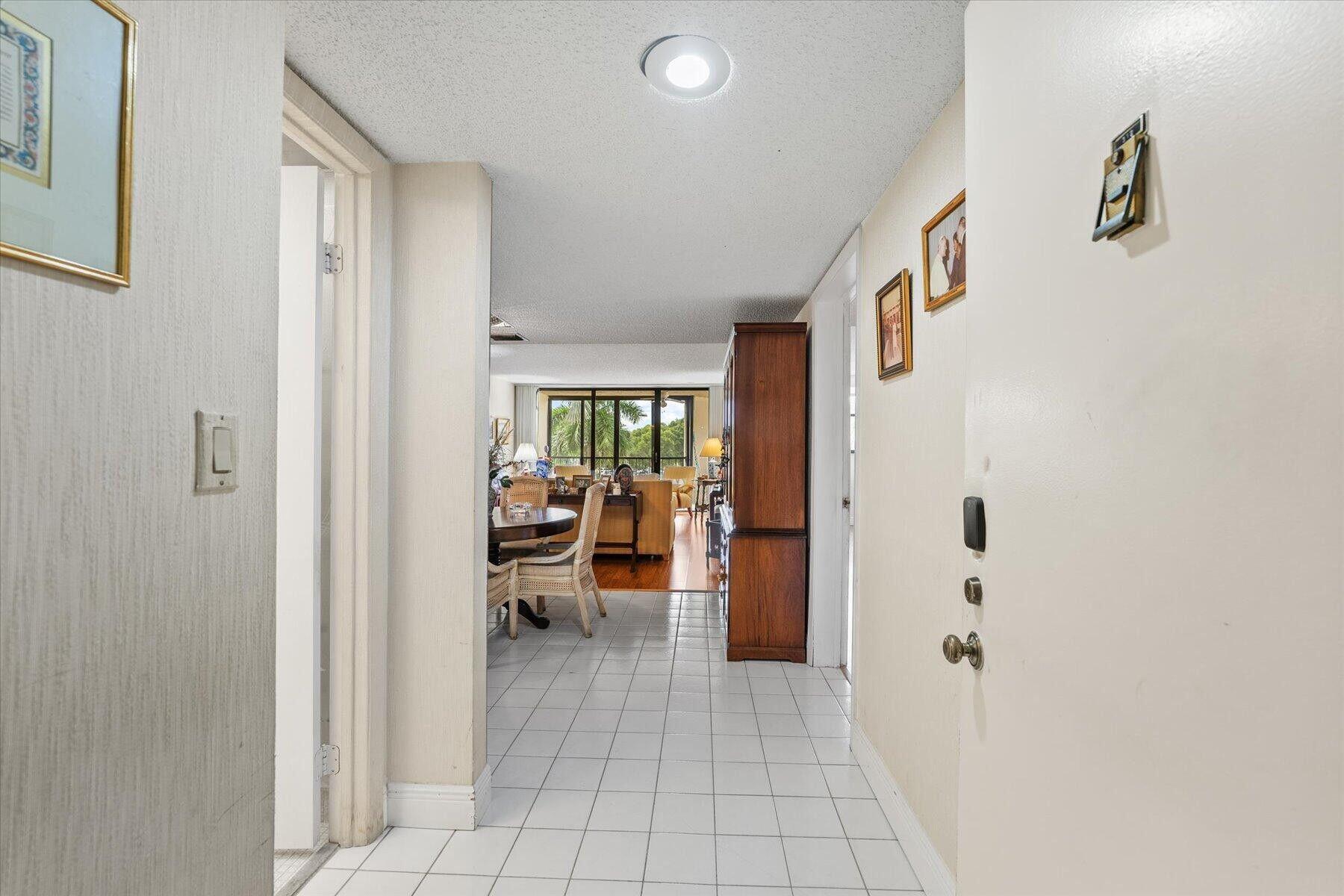 16251 Golf Club Road, Unit 312 Weston, FL 33326 - Photo 3 of 25 20231005014832580477000000-o