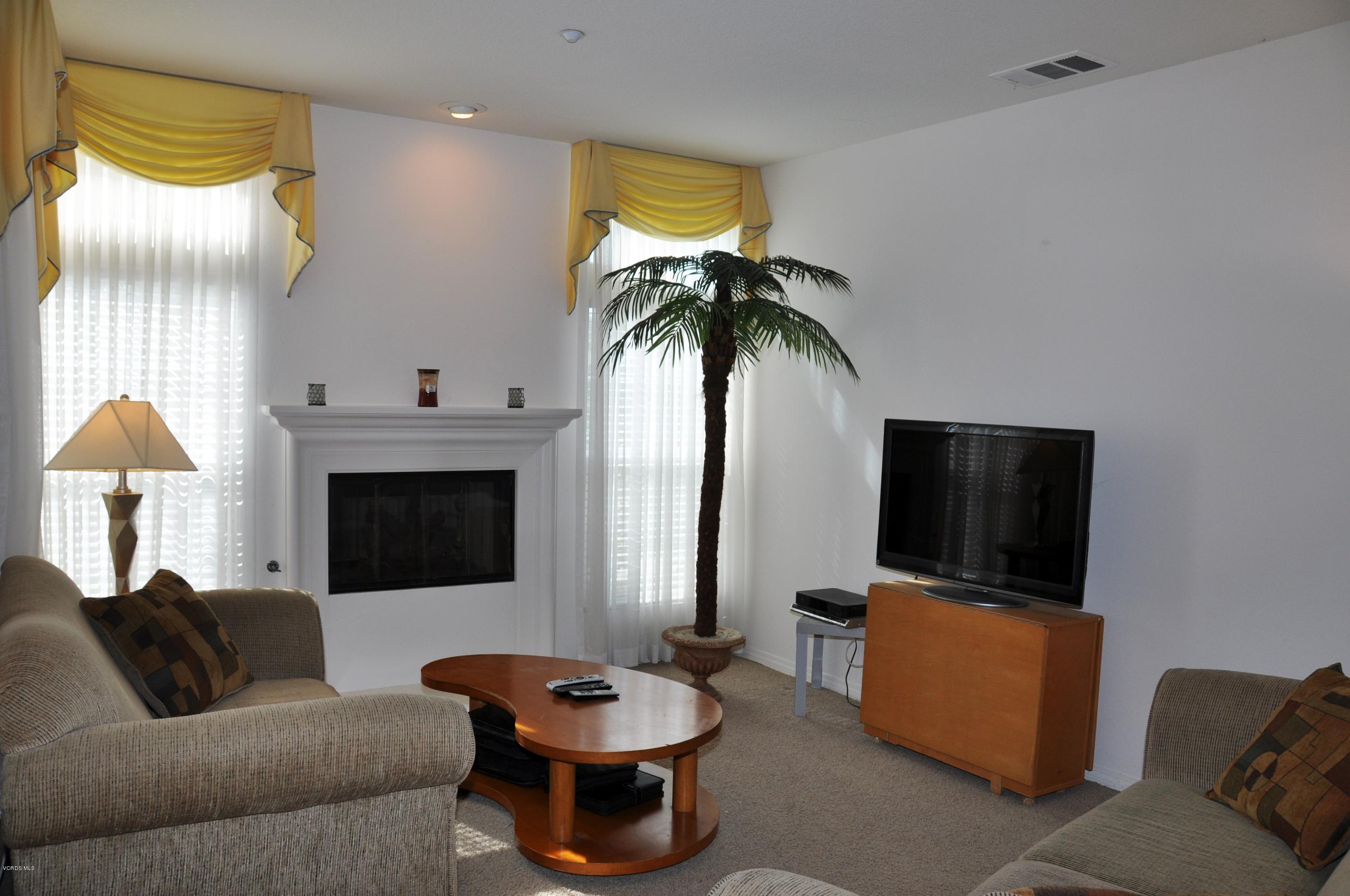 4419 Chesapeake Drive Oxnard, CA 93035 - Photo 3 of 51 Liv Rm-1