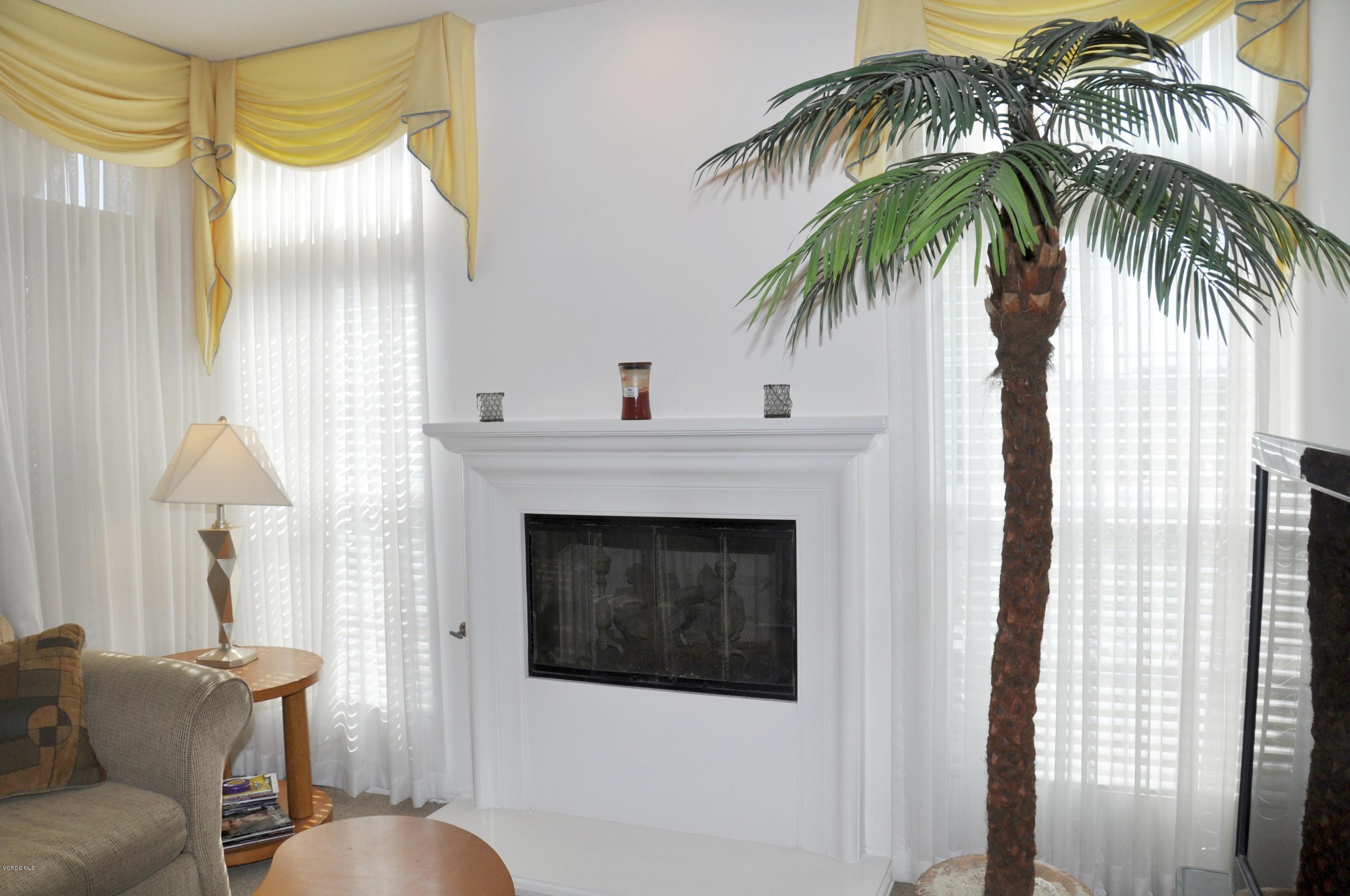 4419 Chesapeake Drive Oxnard, CA 93035 - Photo 4 of 51 Liv Rm-2