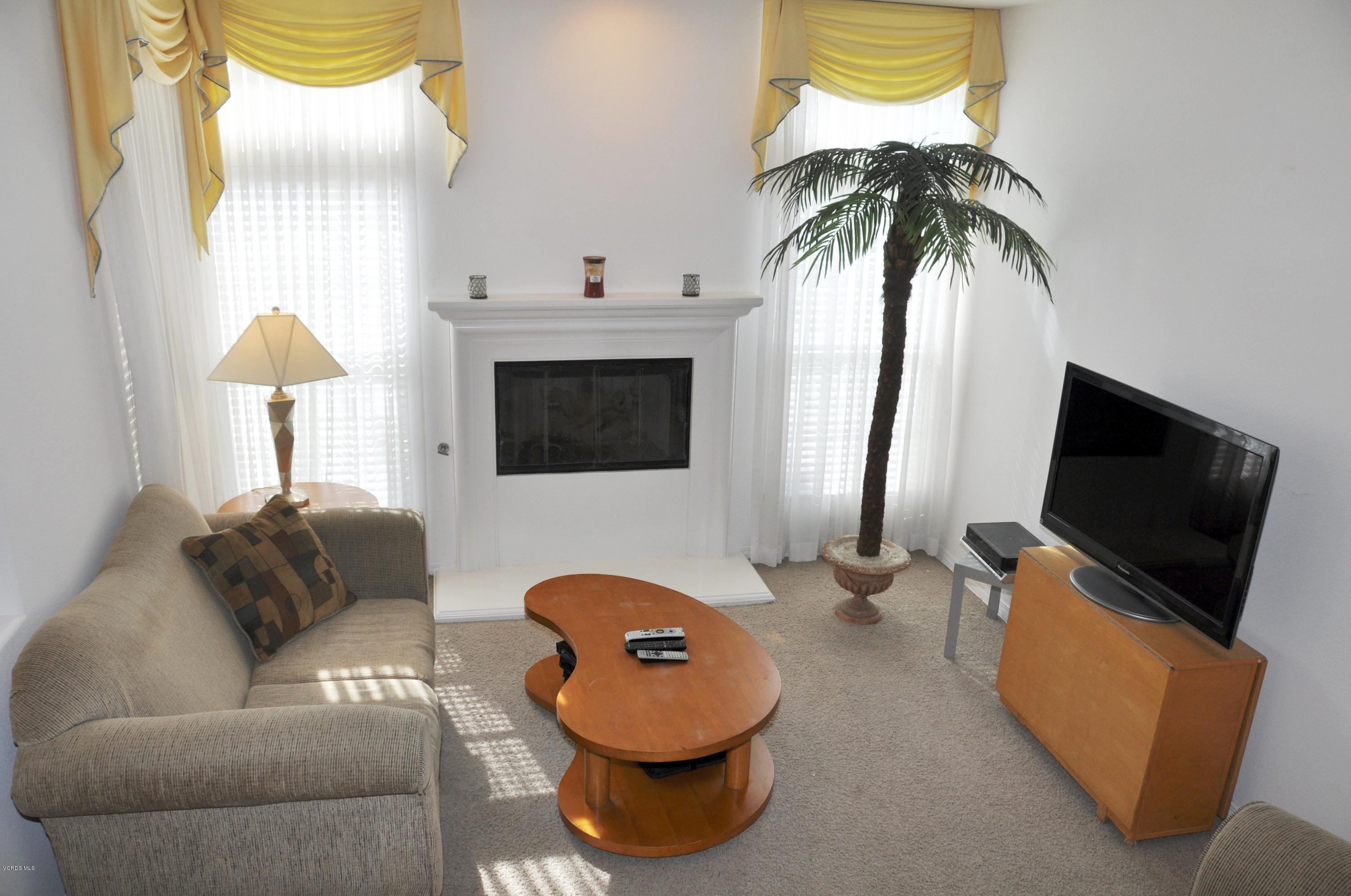 4419 Chesapeake Drive Oxnard, CA 93035 - Photo 6 of 51 Liv Rm-6