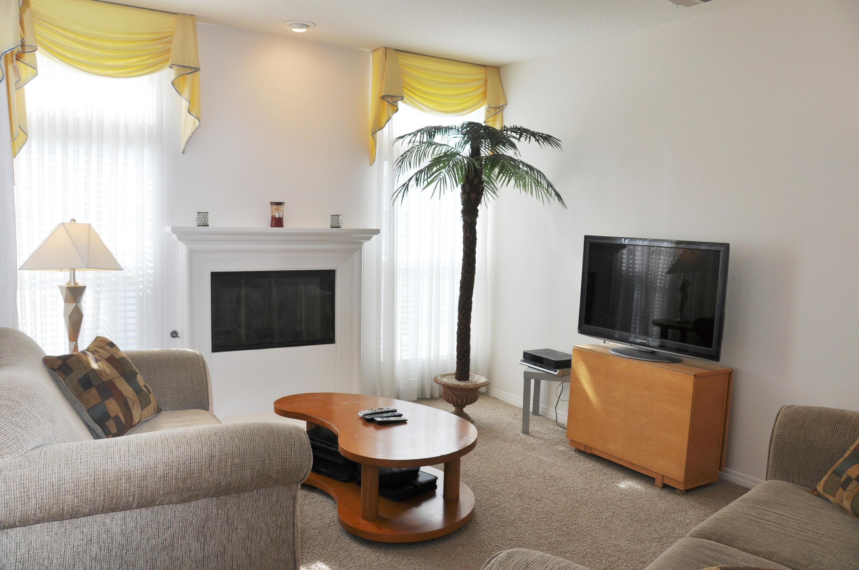 4419 Chesapeake Drive Oxnard, CA 93035 - Photo 9 of 51 Liv Rm-9