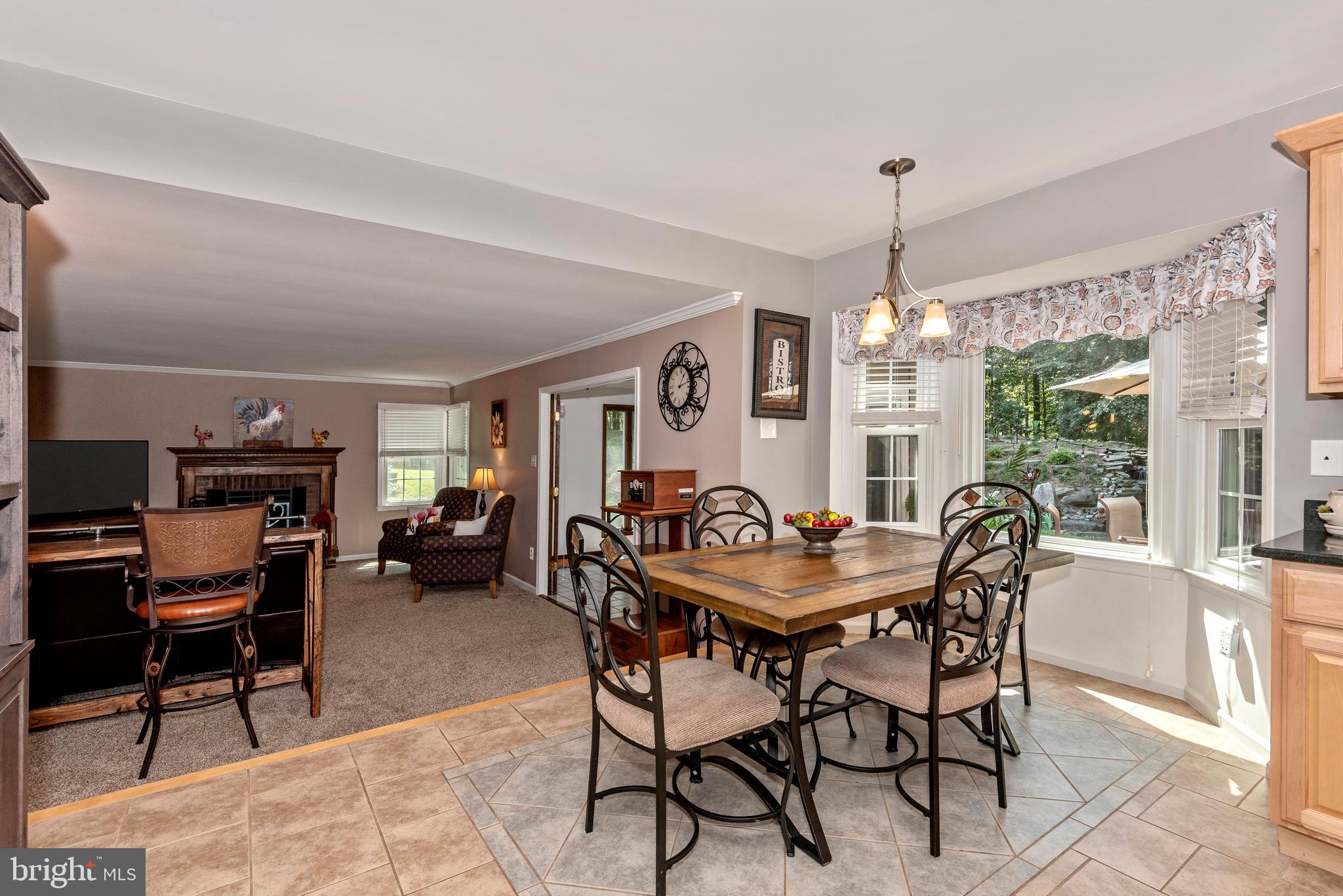 10725 Game Preserve Road Gaithersburg, MD 20879 - Photo 21 of 50 MAIN LEVEL-EAT-IN KITCHEN