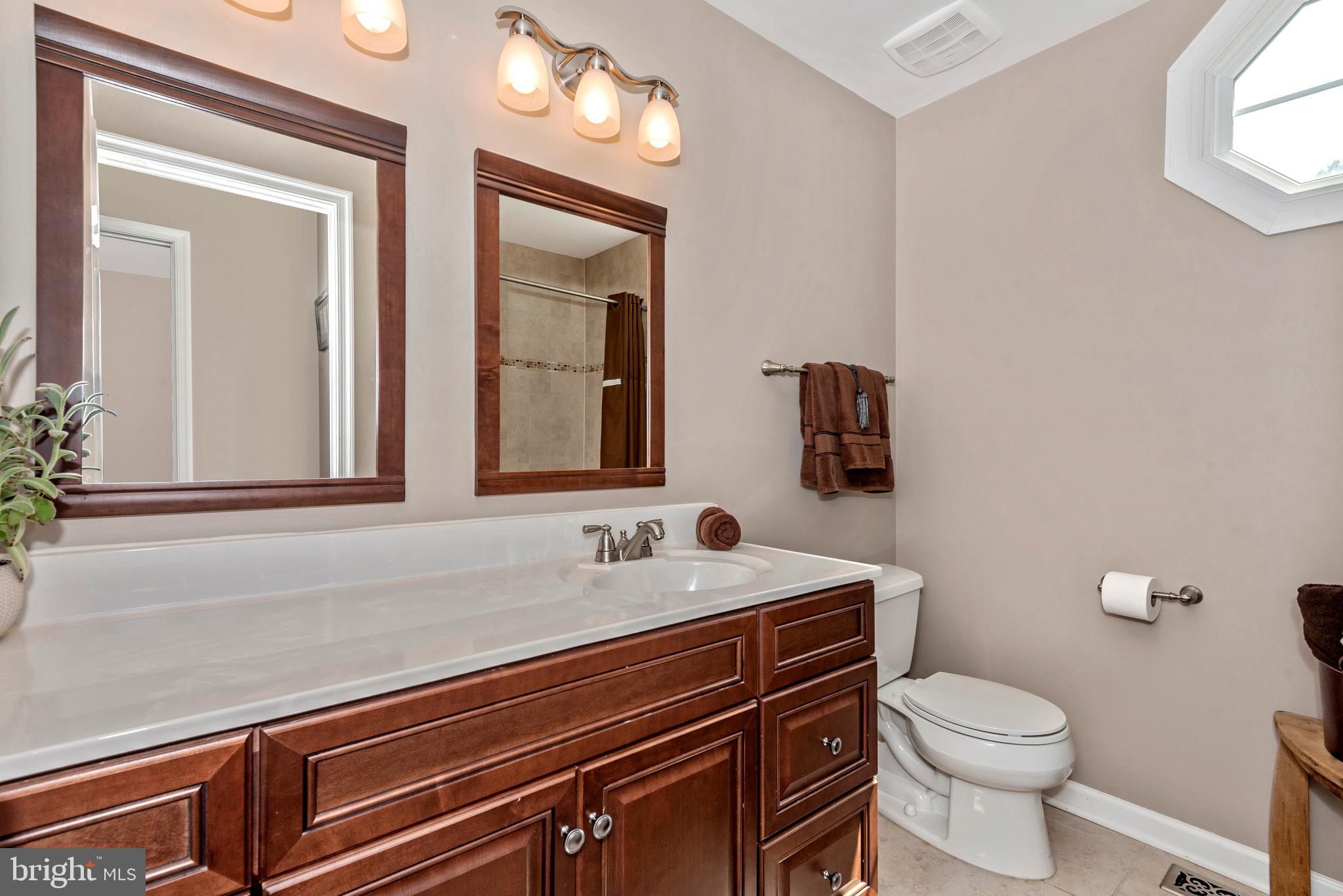 10725 Game Preserve Road Gaithersburg, MD 20879 - Photo 33 of 50 UPPER LEVEL-FULL BATHROOM
