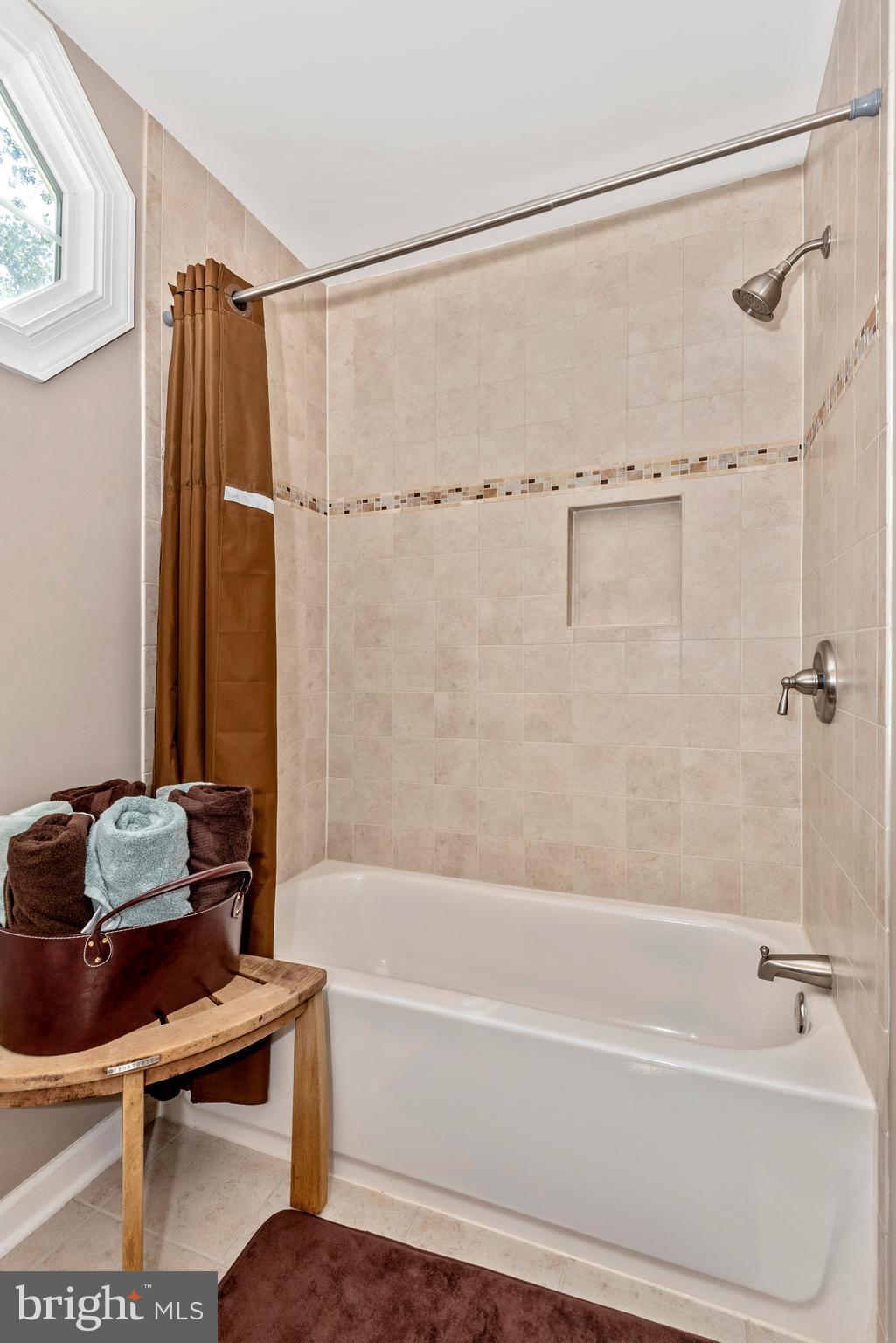 10725 Game Preserve Road Gaithersburg, MD 20879 - Photo 34 of 50 UPPER LEVEL-FULL BATHROOM
