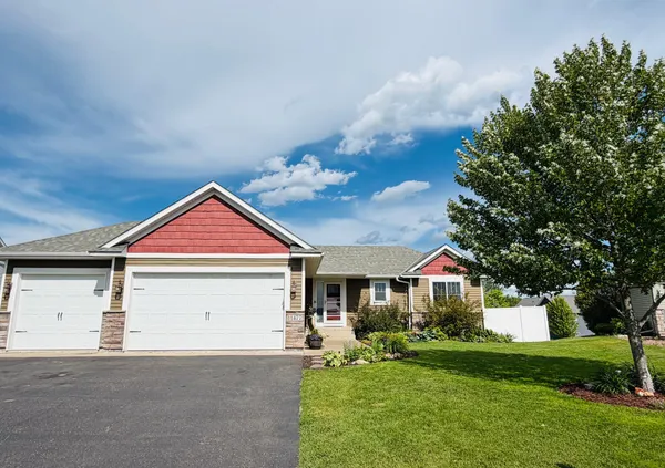 $455,000 | 11477 Killarney Drive, Chisago City, MN 55013