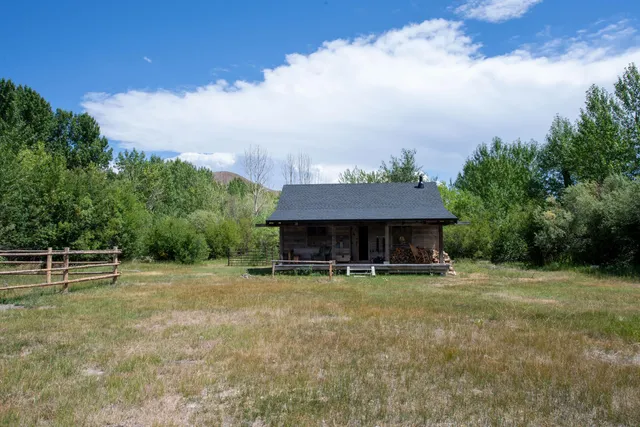 $1,800,000 | 9885 Challis Creek Road, Challis, ID 83226
