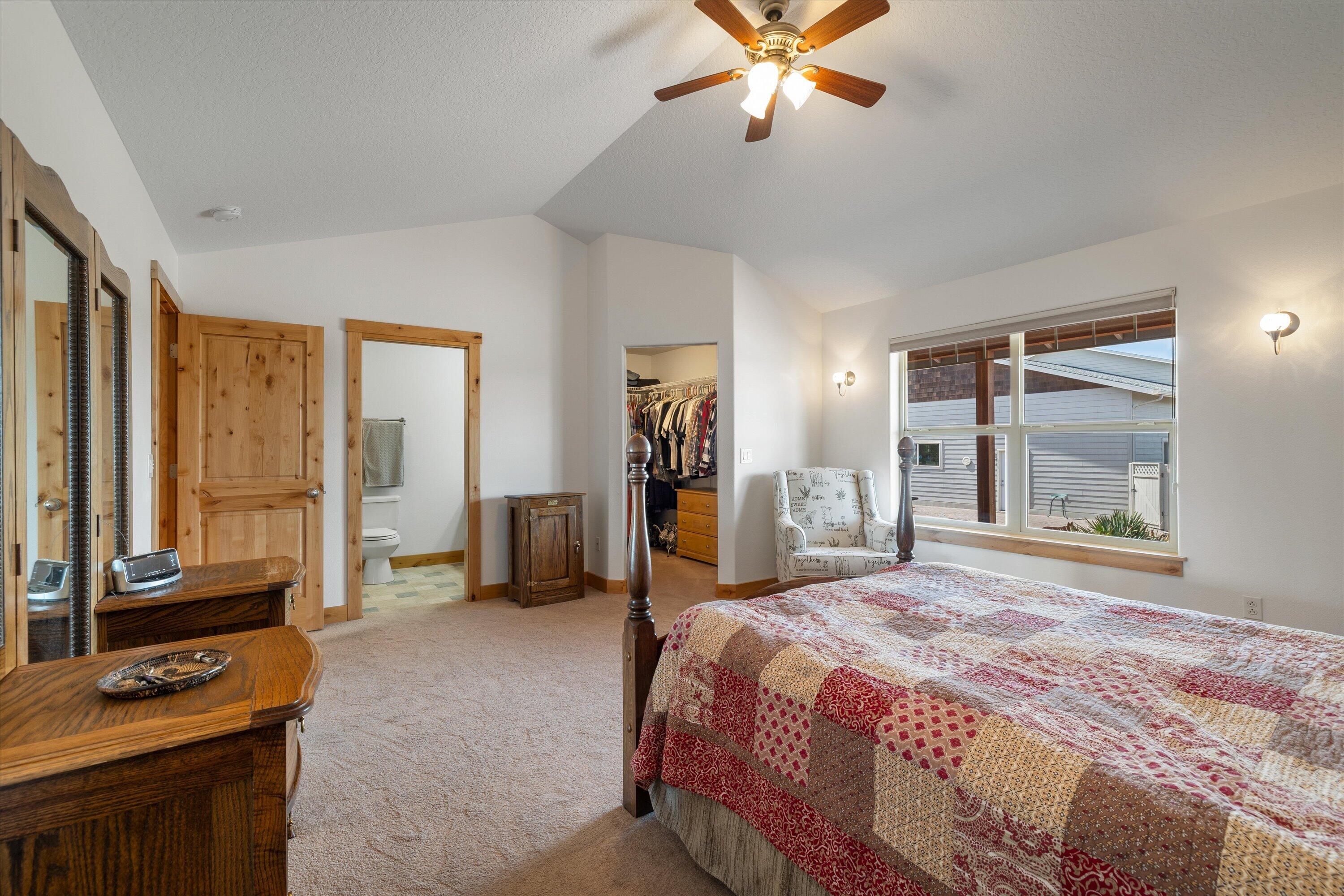 5585 Southwest Rim Road Terrebonne, OR 97760 - Photo 17 of 48 Primary Bedroom