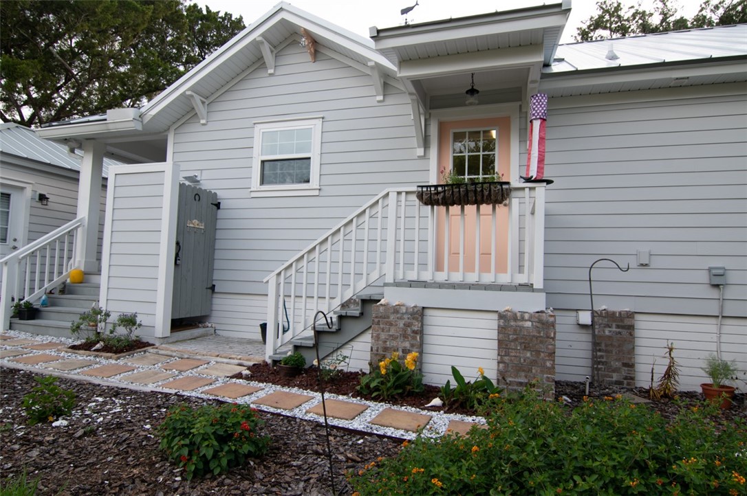 1102 White Street Fernandina Beach, FL 32034 - Photo 23 of 32 a front view of a house with garden