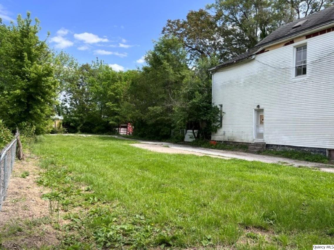 916 North 8th Street Quincy, IL 62301 - Photo 3 of 3