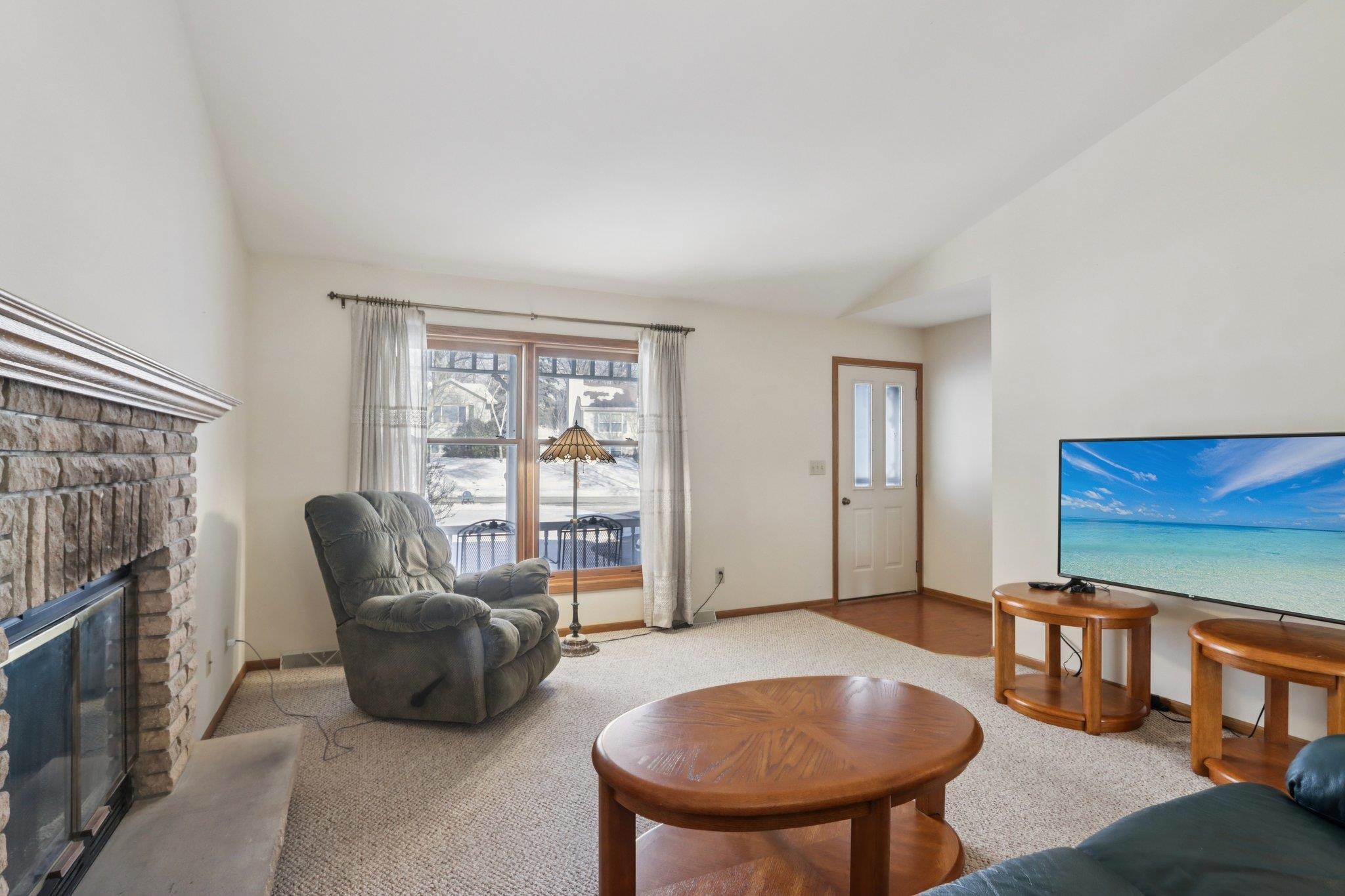 609 7 Nations Drive Madison, WI 53713 - Photo 4 of 34