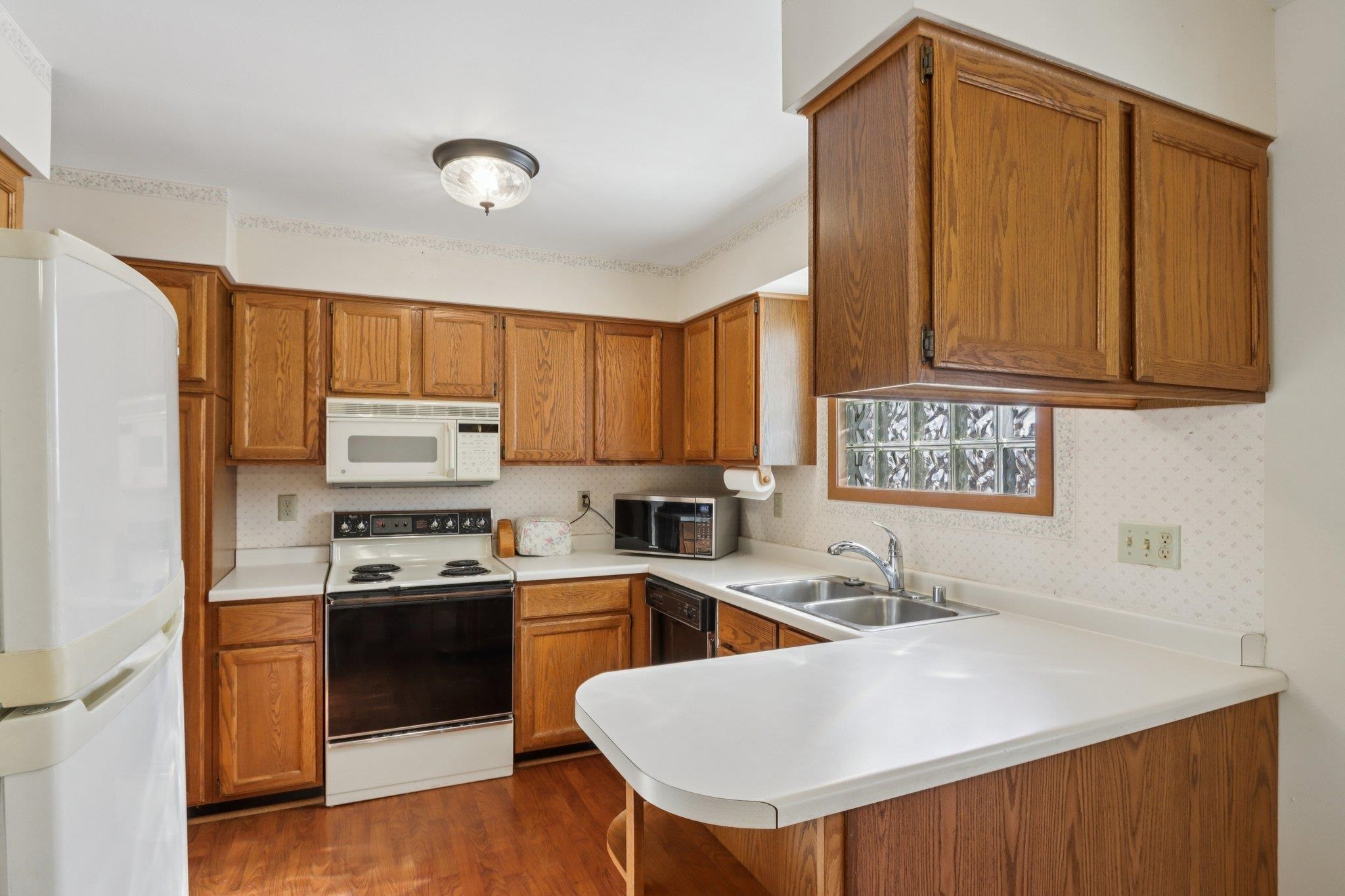 609 7 Nations Drive Madison, WI 53713 - Photo 8 of 34