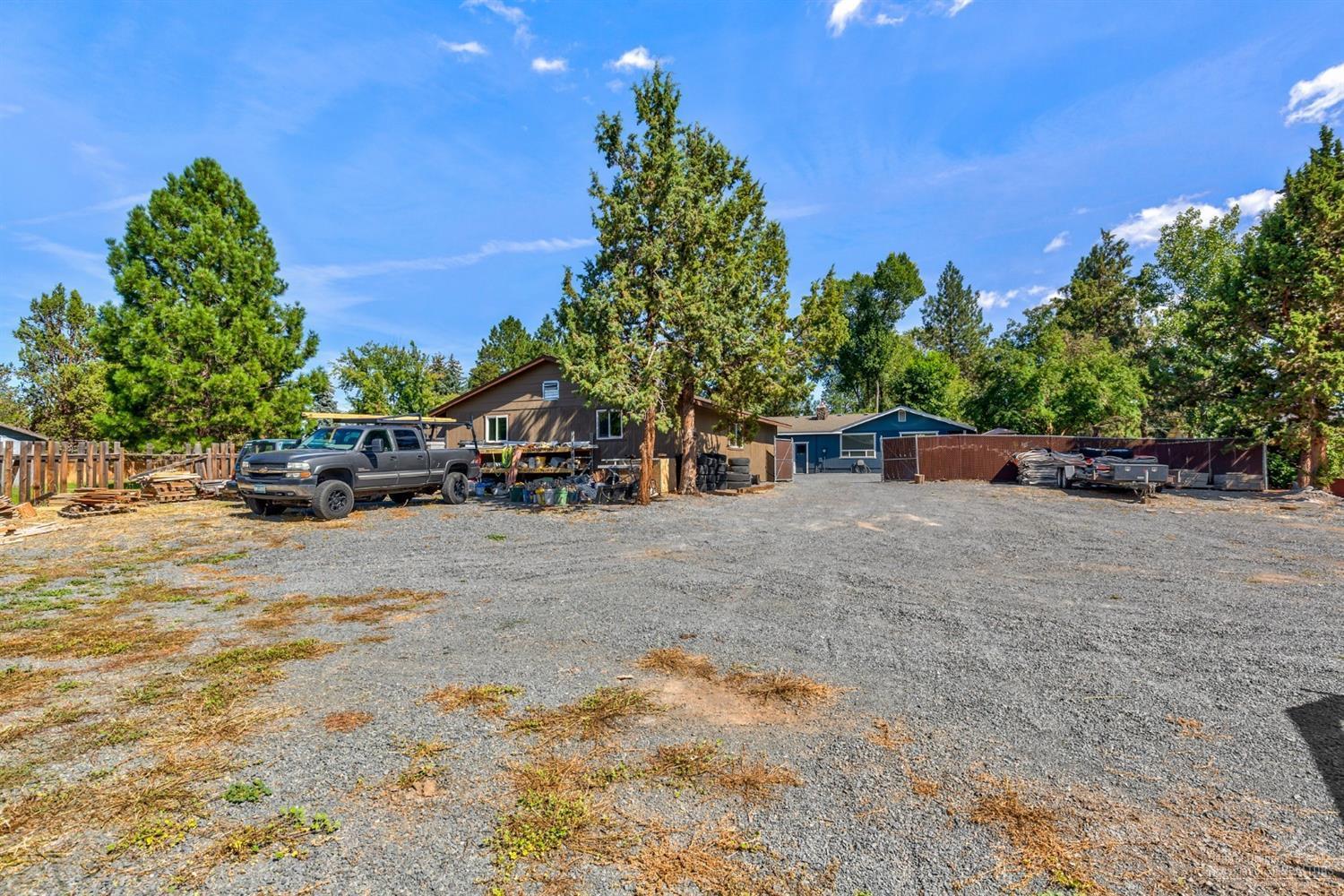 61969 Pettigrew Road Bend, OR 97702 - Photo 18 of 21 Plenty of room to park RVs, trucks, trai