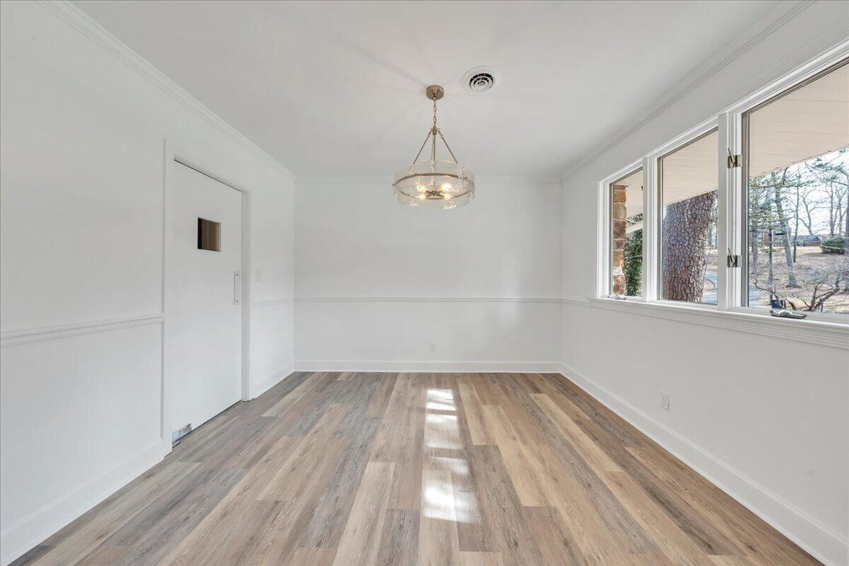 2104 Deyerle Road Southwest Roanoke, VA 24018 - Photo 13 of 51 11-MIB02864