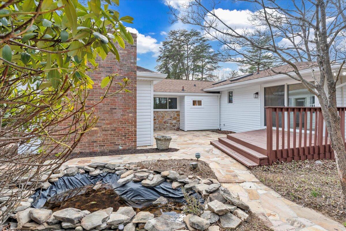 2104 Deyerle Road Southwest Roanoke, VA 24018 - Photo 47 of 51 57-MIB02996