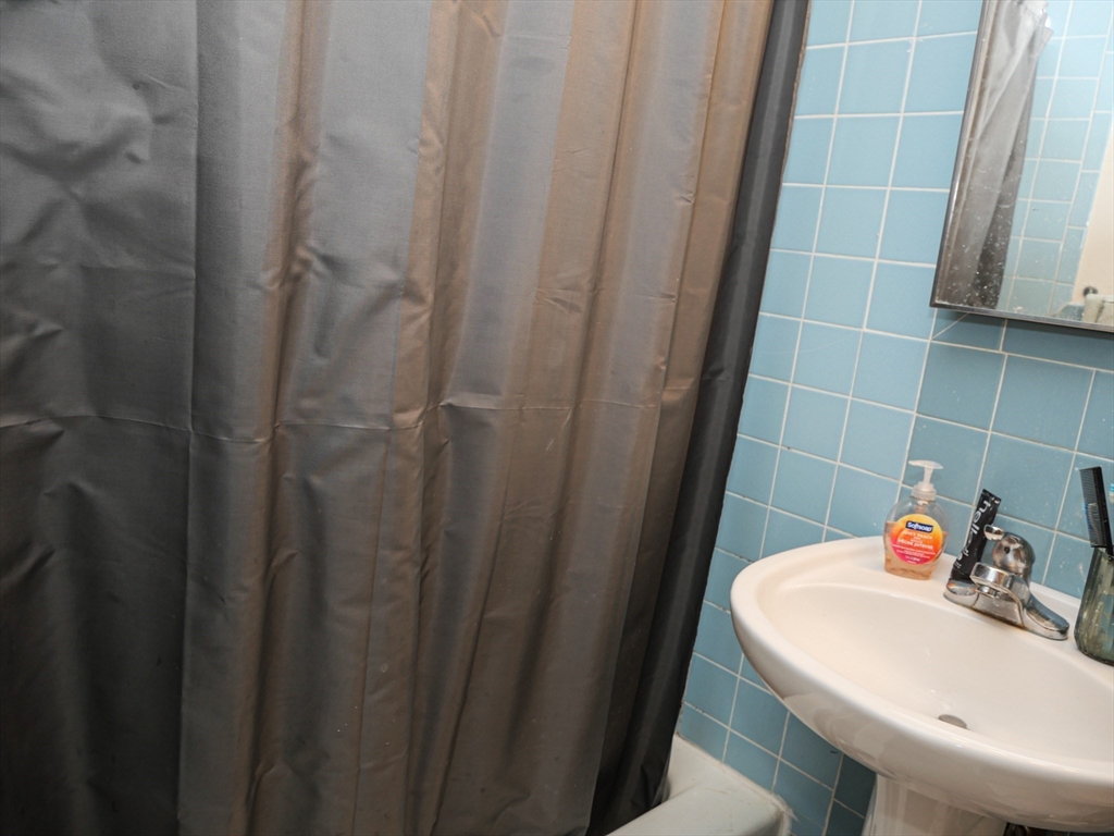 1027 Commonwealth Avenue, Unit 11 Boston, MA 02215 - Photo 7 of 8